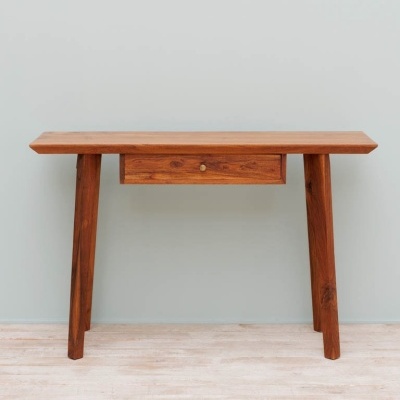 Mesa de madeira castanha com gaveta e pernas inclinadas