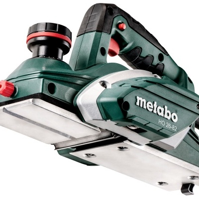 Lixadeira elétrica Metabo HD 28-82 com corpo verde escuro, detalhes a preto e vermelho.