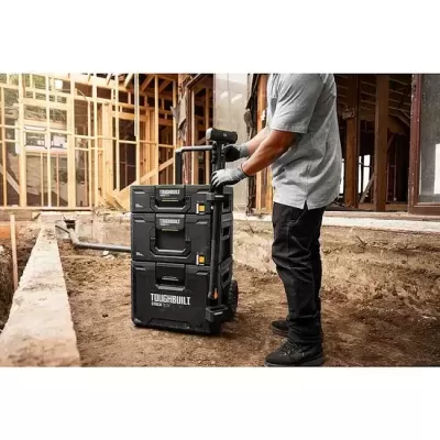 Trolley e caixa de ferramentas preta TOUGHBUILT em obra