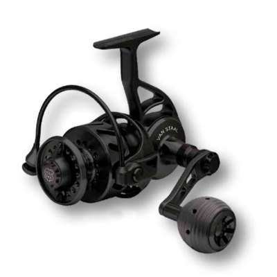 Carretel de pesca preto com manivela em fundo branco