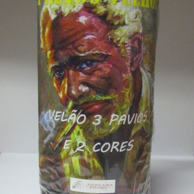 Embalagem cilíndrica preta com ilustração de homem idoso e texto PRETOS VELHOS