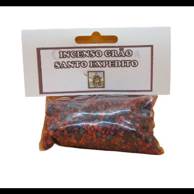 Pacote de incenso grão Santo Expedito com etiqueta branca e grãos castanhos-avermelhados