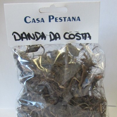 Pacote transparente com raízes secas e etiqueta CASA PESTANA DANDA DA COSTA