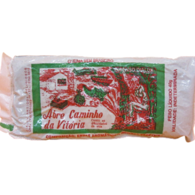 Barra de sabão com embalagem branca, texto vermelho e verde