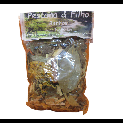 Pacote transparente com ervas secas e etiqueta Pestana & Filho Banhos Bons Negócios