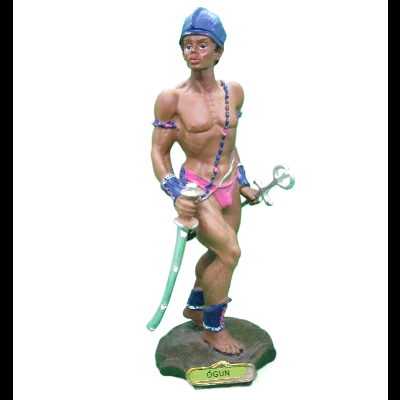 Estátua decorativa de Ogum com espada e base com placa 'OGUN'