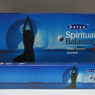 Embalagem azul de incenso Satya Spiritual Balance com figura em meditação.