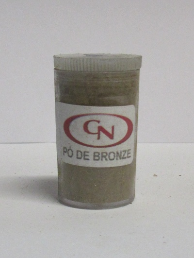 Frasco plástico com pó de bronze e etiqueta com texto CN PÓ DE BRONZE