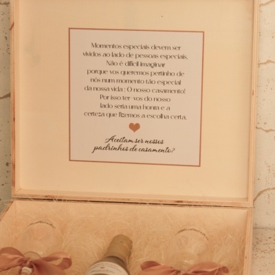 Caixa convite padrinhos dourada