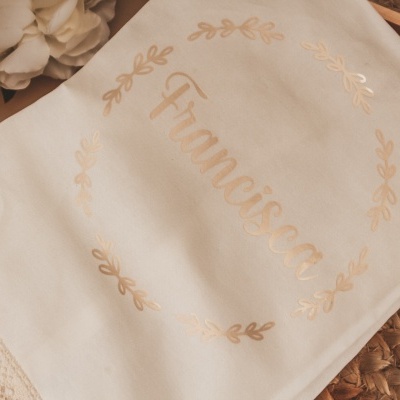 Conjunto bege com floral