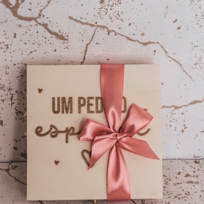 Caixa convite gesso coração rosa