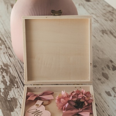 Caixa "escreve-se mãe.."