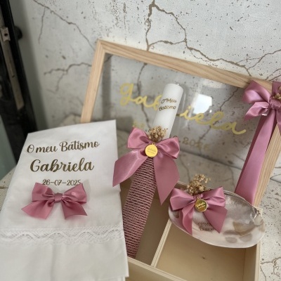 Caixa rosa com flores