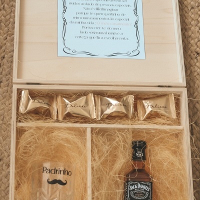 Caixa whiskey convite padrinho