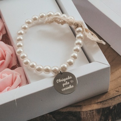 Caixa "Ela acreditou que poderia mudar o mundo"