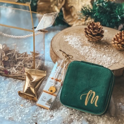 Bolsinha com porta jóias