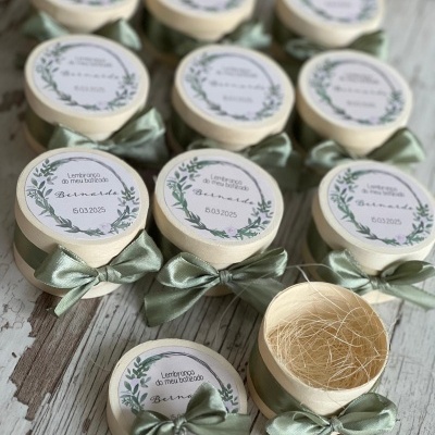 Lembrança dezena em caixa madeira verde