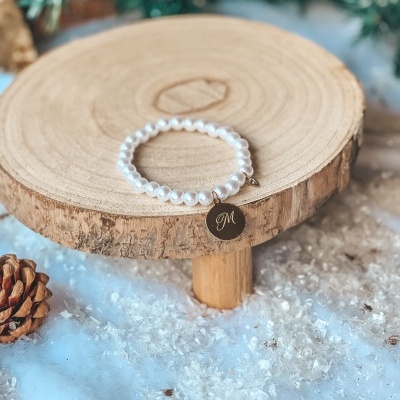 Pulseira inicial dourada