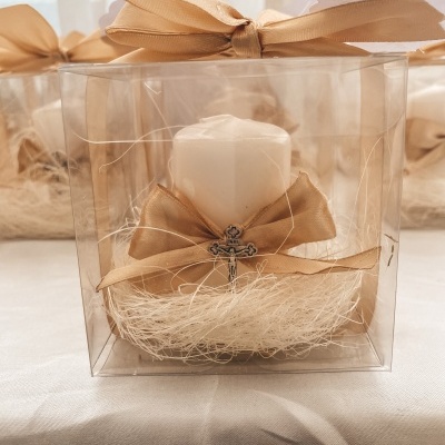 Lembrança vela dourada em caixinha