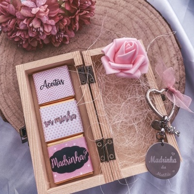 Caixa convite madrinha porta chaves