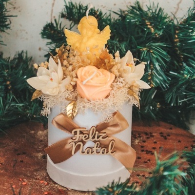 https://www.pimentarosalove.com/product/caixinha-com-velas-e-flores-dourada