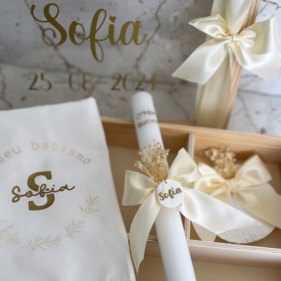 Conjunto batismo bege com flores