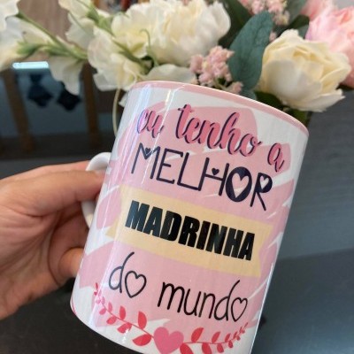 https://www.pimentarosalove.com/product/caneca-eu-tenho-a-melhor-madrinha