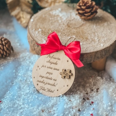 Bola professora com peça puzzle