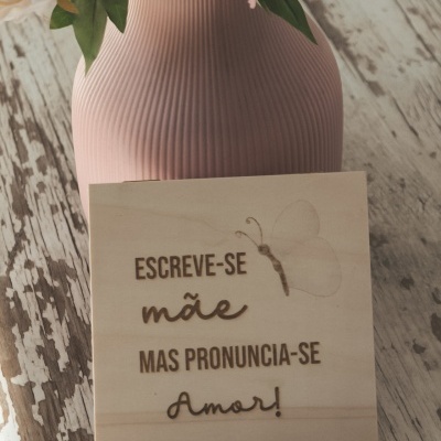 Caixa "escreve-se mãe.."