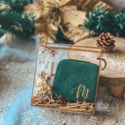 Bolsinha com porta jóias