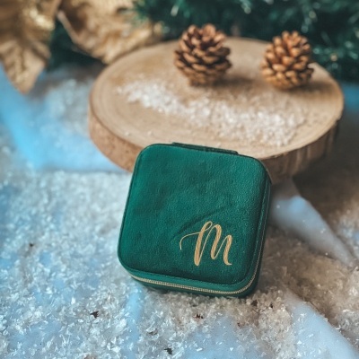 Bolsinha com porta jóias