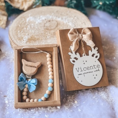 Caixa Prendedor e bola de natal menino