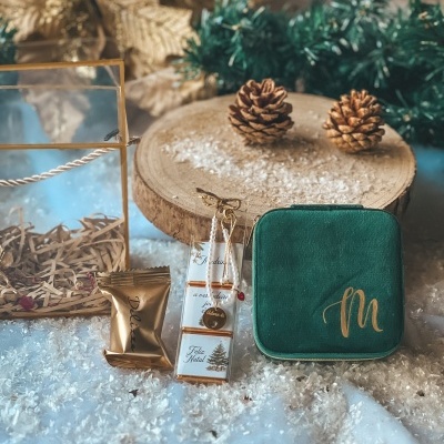 Bolsinha com porta jóias