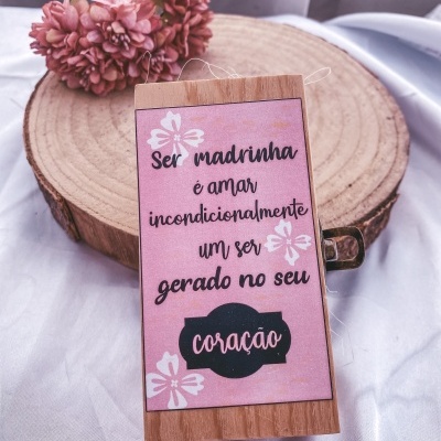 https://www.pimentarosalove.com/product/caixa-convite-madrinha-porta-chaves