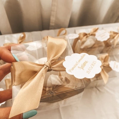 Lembrança vela dourada em caixinha