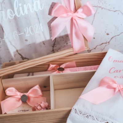 Caixa rosa claro com prateado