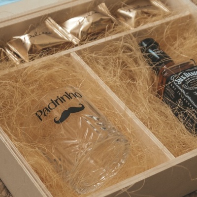 Caixa whiskey convite padrinho