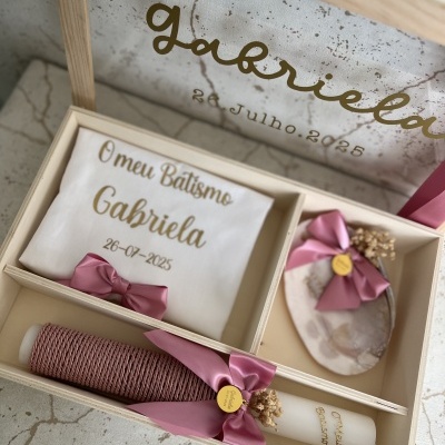 Caixa rosa com flores