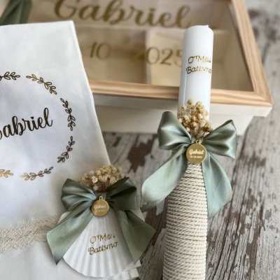 Conjunto de Batismo verde seco com flores