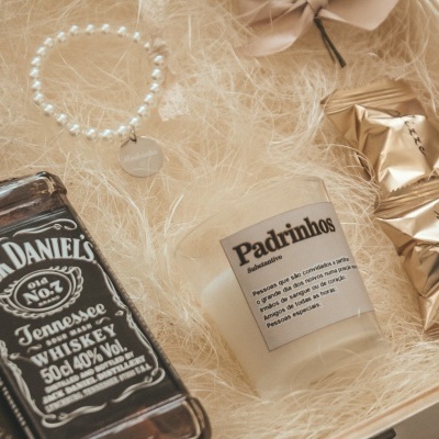 Caixa padrinhos  casamento whiskey e vela