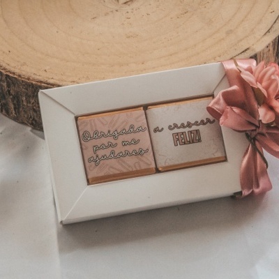 Caixinha com duas napolitanas