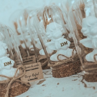 Lembrança anjo campanula com inicial castanho