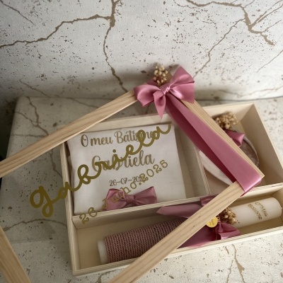 Caixa rosa com flores