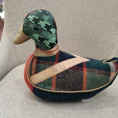 https://www.pinheirobravo.pt/product/trava-portas-patchwork-duck-dora-designs