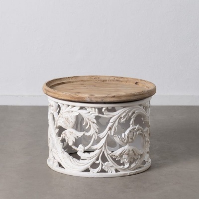 Mesa redonda com tampo de madeira e base decorativa branca com padrão floral entalhado