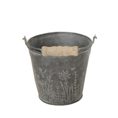 https://www.pinheirobravo.pt/product/vaso-balde-em-zinco-com-alca-e-pega-em-madeira https://www.pinheirobravo.pt/product/vaso-balde-em-zinco-com-alca-e-pega-em-madeira