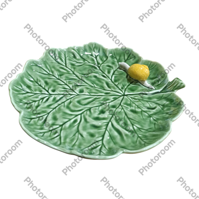 Prato cerâmico em forma de folha verde com limão amarelo em relevo