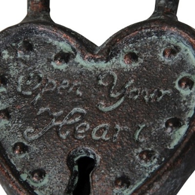 https://www.pinheirobravo.pt/product/cadeado-metal-esverdeado-com-chave-9x2-5xh27cm https://www.pinheirobravo.pt/product/cadeado-metal-esverdeado-com-chave-9x2-5xh27cm