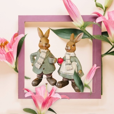 Casal de Coelho e Coelha com cascol  7x7x16cm