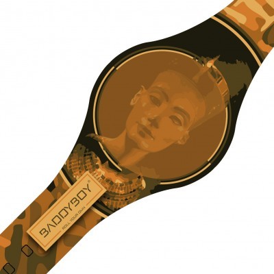 Relógio de pulso com mostrador de escultura egípcia e bracelete camuflado